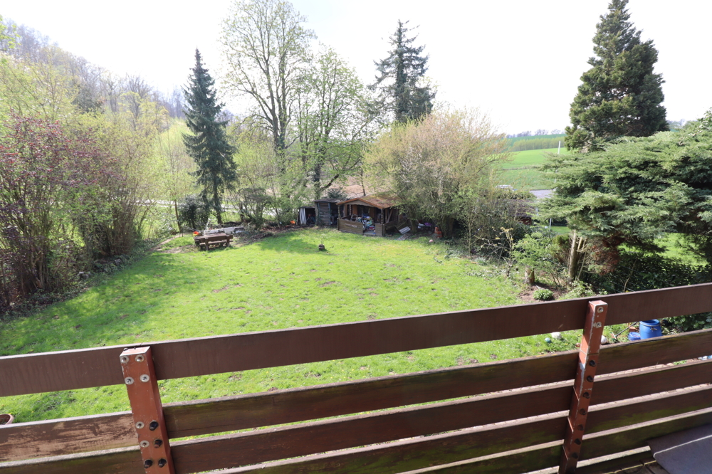 Ausblick vom Balkon in den Garten